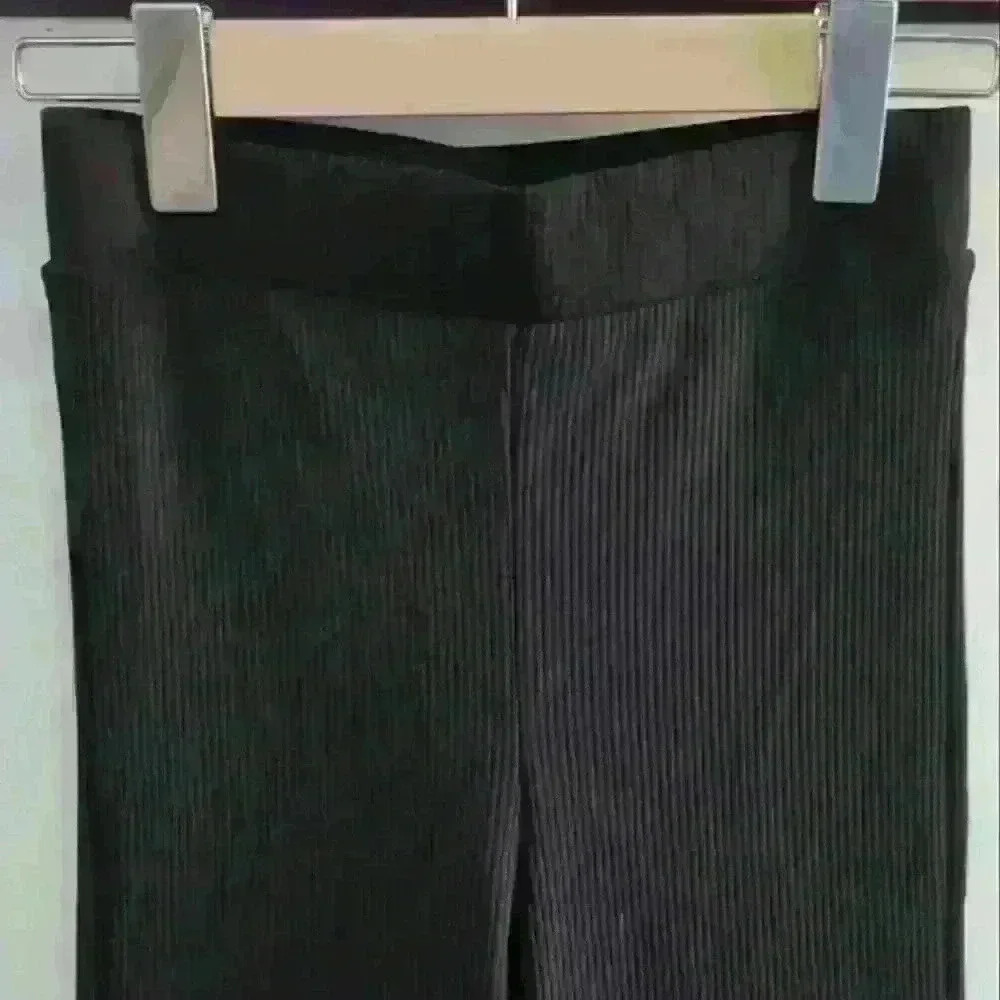 H&M  | Women's Black Ribbed Pull-On Stretchy Flare Pants - Picture 2 of 4